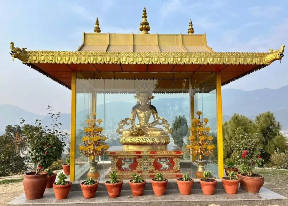 La nouvelle statue de Ksitigharba au Monastère de Kopan.